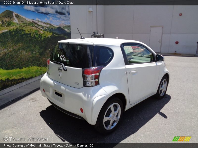 Blizzard White Pearl / Dark Gray 2012 Scion iQ