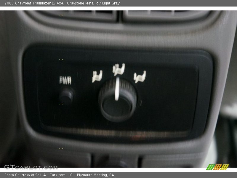 Graystone Metallic / Light Gray 2005 Chevrolet TrailBlazer LS 4x4