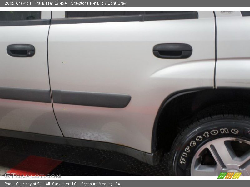 Graystone Metallic / Light Gray 2005 Chevrolet TrailBlazer LS 4x4
