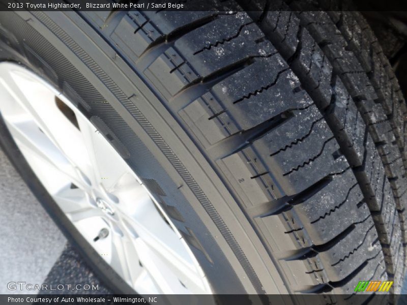 Blizzard White Pearl / Sand Beige 2013 Toyota Highlander