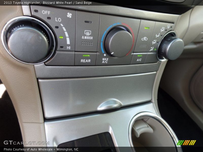 Blizzard White Pearl / Sand Beige 2013 Toyota Highlander