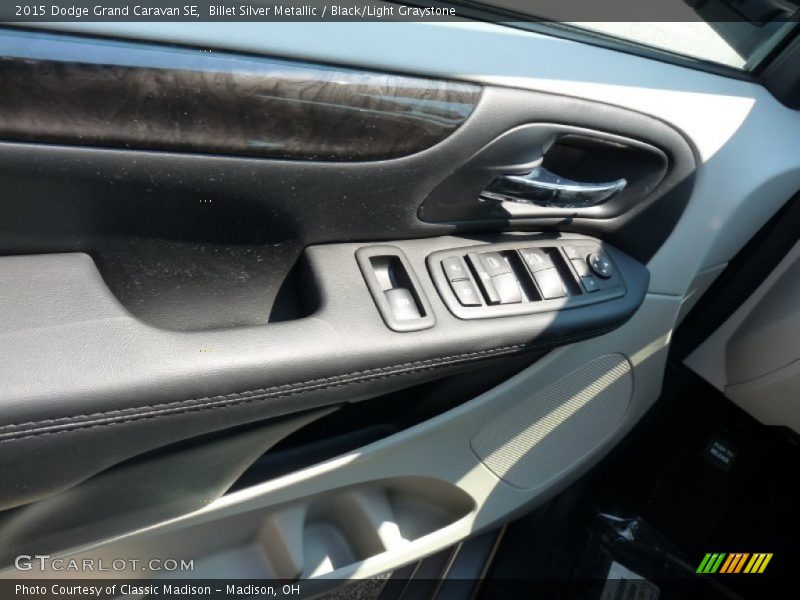 Billet Silver Metallic / Black/Light Graystone 2015 Dodge Grand Caravan SE