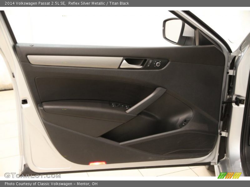 Reflex Silver Metallic / Titan Black 2014 Volkswagen Passat 2.5L SE