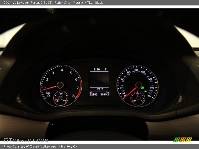 Reflex Silver Metallic / Titan Black 2014 Volkswagen Passat 2.5L SE
