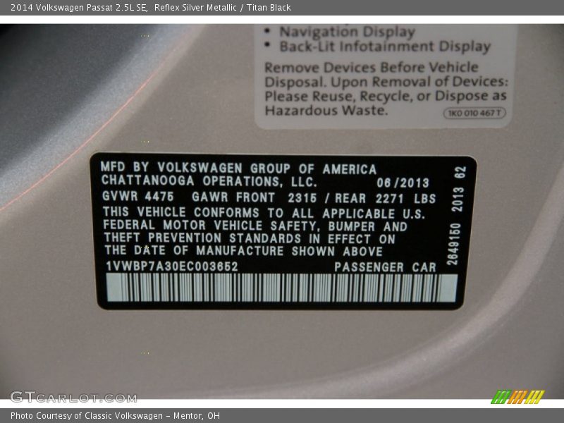 Reflex Silver Metallic / Titan Black 2014 Volkswagen Passat 2.5L SE
