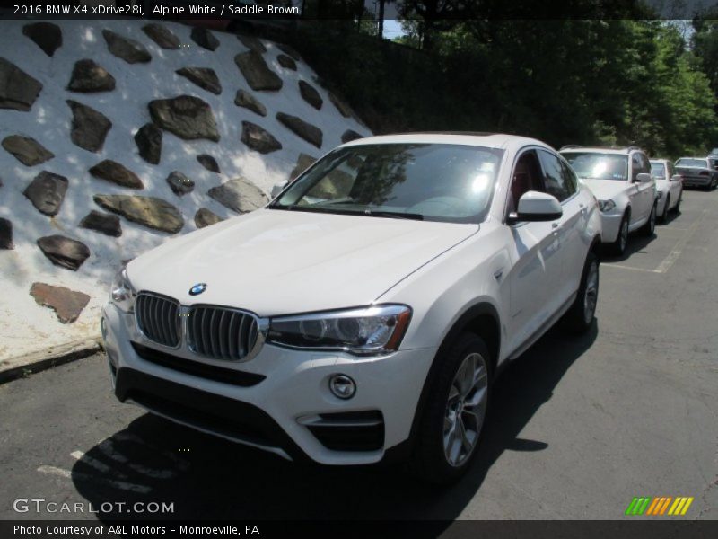 Front 3/4 View of 2016 X4 xDrive28i
