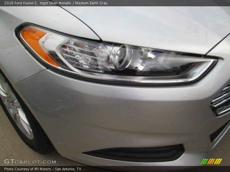 Ingot Silver Metallic / Medium Earth Gray 2016 Ford Fusion S