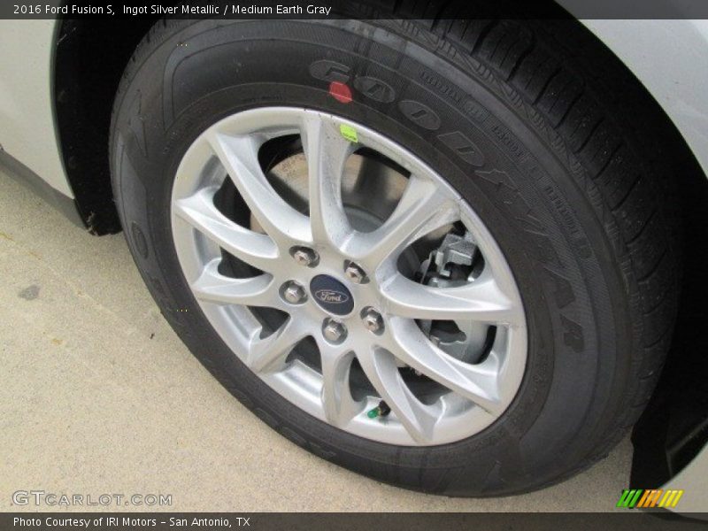 Ingot Silver Metallic / Medium Earth Gray 2016 Ford Fusion S
