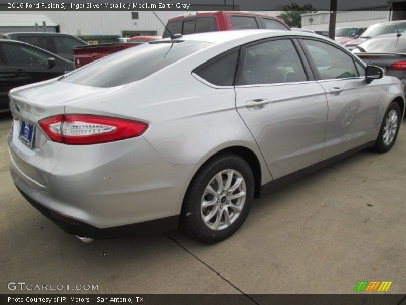Ingot Silver Metallic / Medium Earth Gray 2016 Ford Fusion S