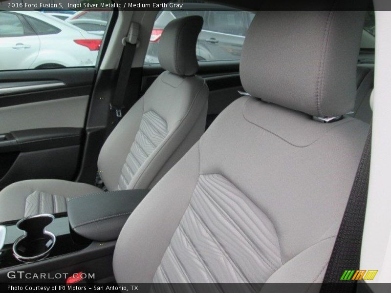 Ingot Silver Metallic / Medium Earth Gray 2016 Ford Fusion S