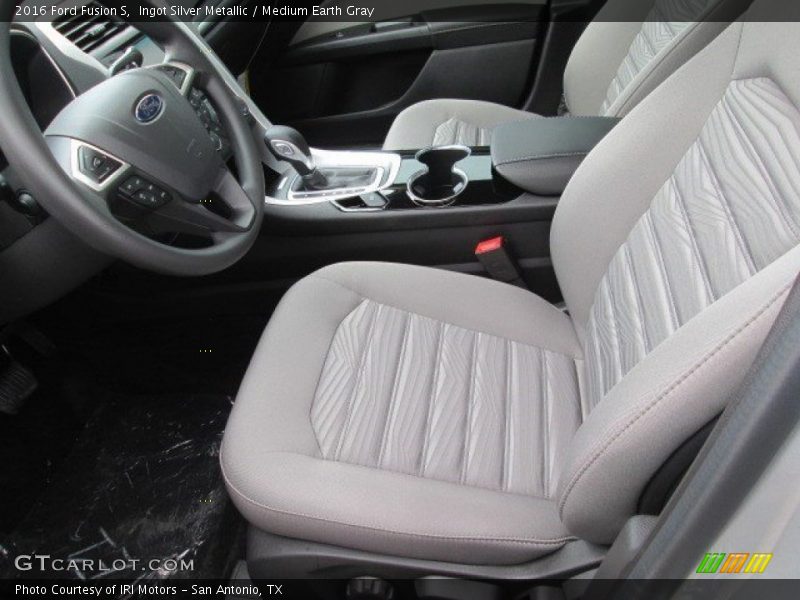 Ingot Silver Metallic / Medium Earth Gray 2016 Ford Fusion S