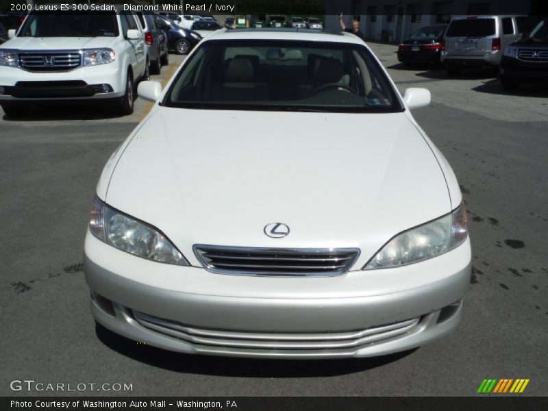 Diamond White Pearl / Ivory 2000 Lexus ES 300 Sedan