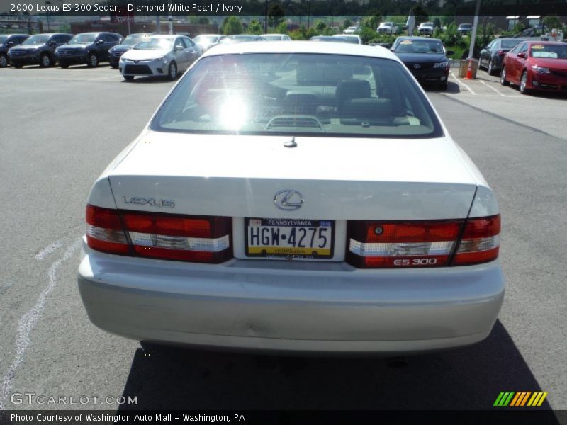 Diamond White Pearl / Ivory 2000 Lexus ES 300 Sedan
