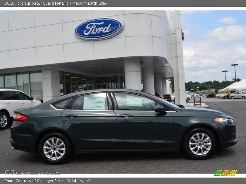 Guard Metallic / Medium Earth Gray 2016 Ford Fusion S