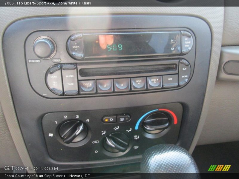 Stone White / Khaki 2005 Jeep Liberty Sport 4x4