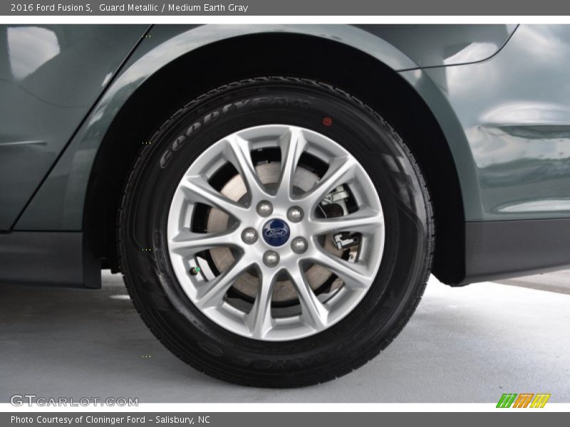 Guard Metallic / Medium Earth Gray 2016 Ford Fusion S