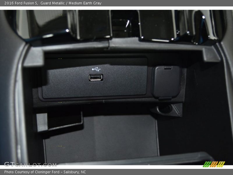 Guard Metallic / Medium Earth Gray 2016 Ford Fusion S
