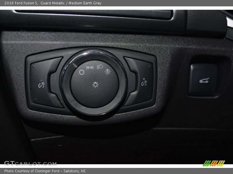 Guard Metallic / Medium Earth Gray 2016 Ford Fusion S