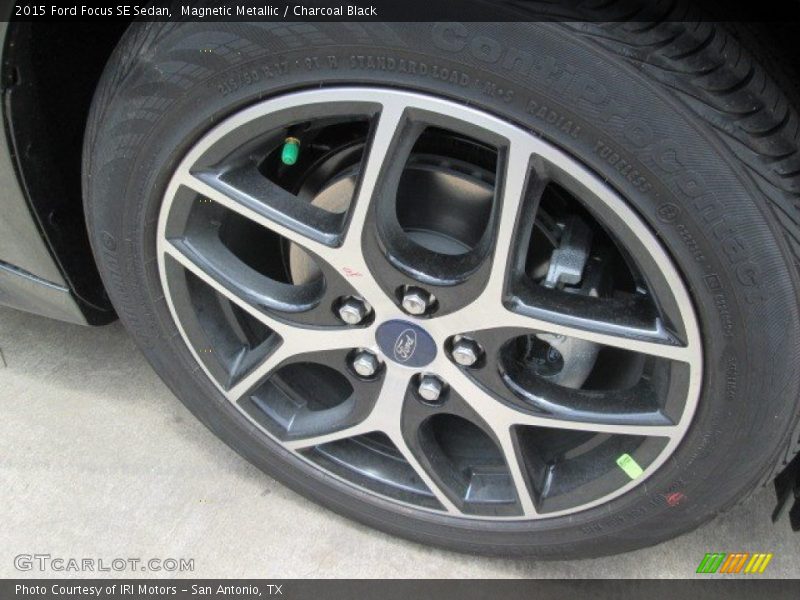 Magnetic Metallic / Charcoal Black 2015 Ford Focus SE Sedan