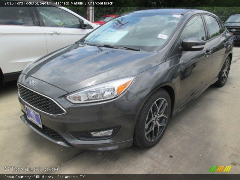Magnetic Metallic / Charcoal Black 2015 Ford Focus SE Sedan