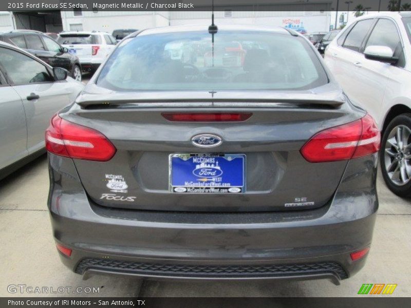 Magnetic Metallic / Charcoal Black 2015 Ford Focus SE Sedan