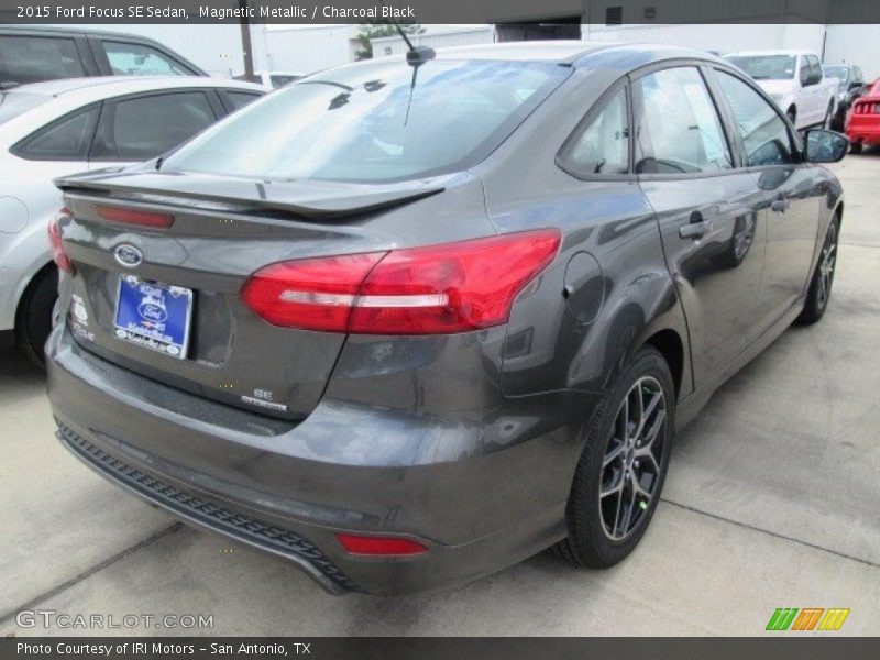 Magnetic Metallic / Charcoal Black 2015 Ford Focus SE Sedan