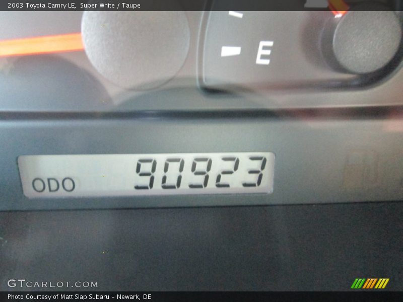 Super White / Taupe 2003 Toyota Camry LE