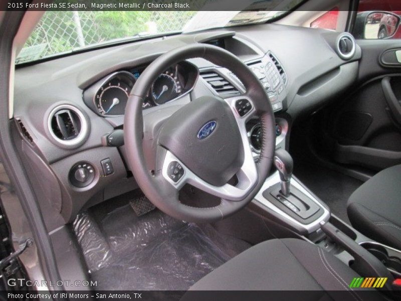 Magnetic Metallic / Charcoal Black 2015 Ford Fiesta SE Sedan