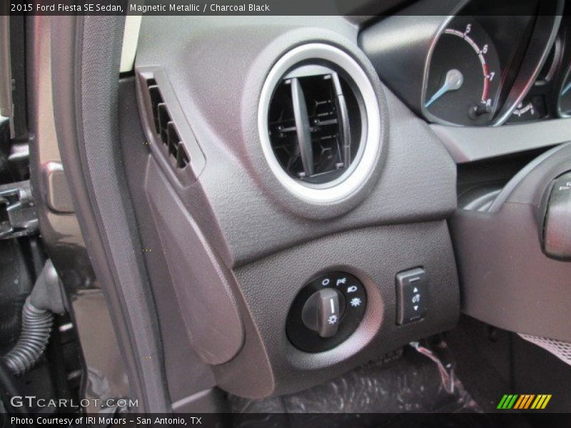 Magnetic Metallic / Charcoal Black 2015 Ford Fiesta SE Sedan