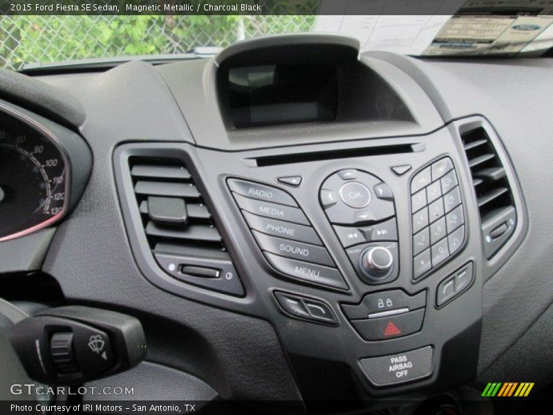 Magnetic Metallic / Charcoal Black 2015 Ford Fiesta SE Sedan