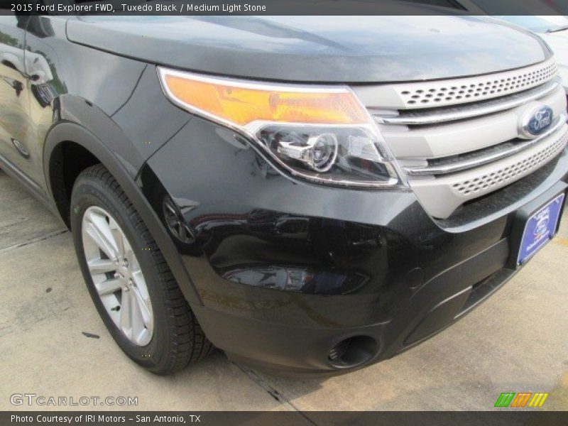 Tuxedo Black / Medium Light Stone 2015 Ford Explorer FWD