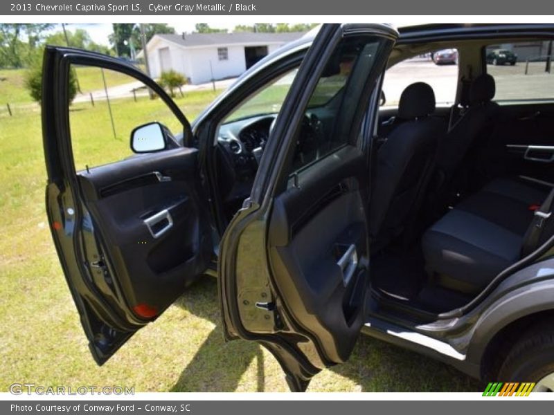 Cyber Gray Metallic / Black 2013 Chevrolet Captiva Sport LS