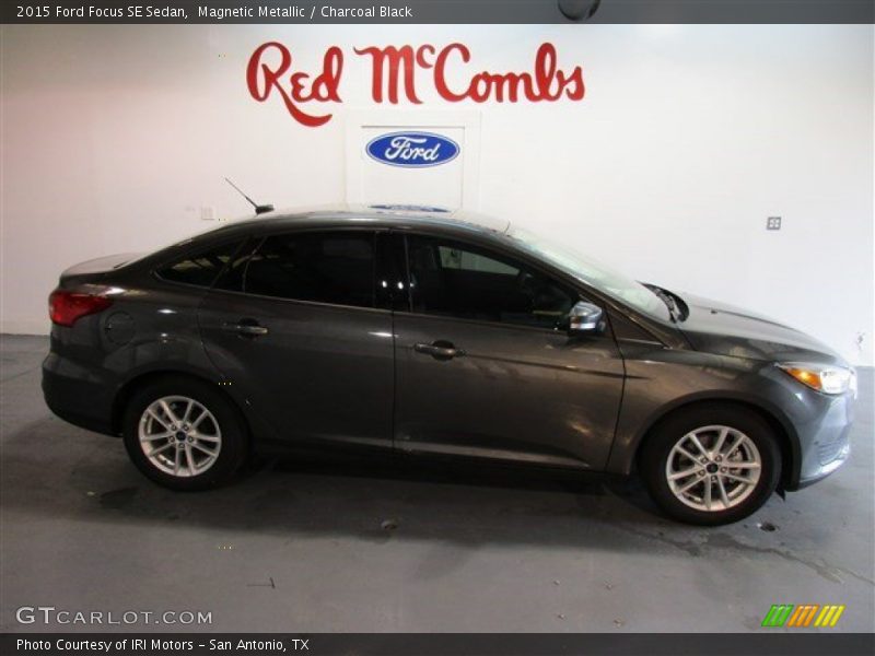 Magnetic Metallic / Charcoal Black 2015 Ford Focus SE Sedan