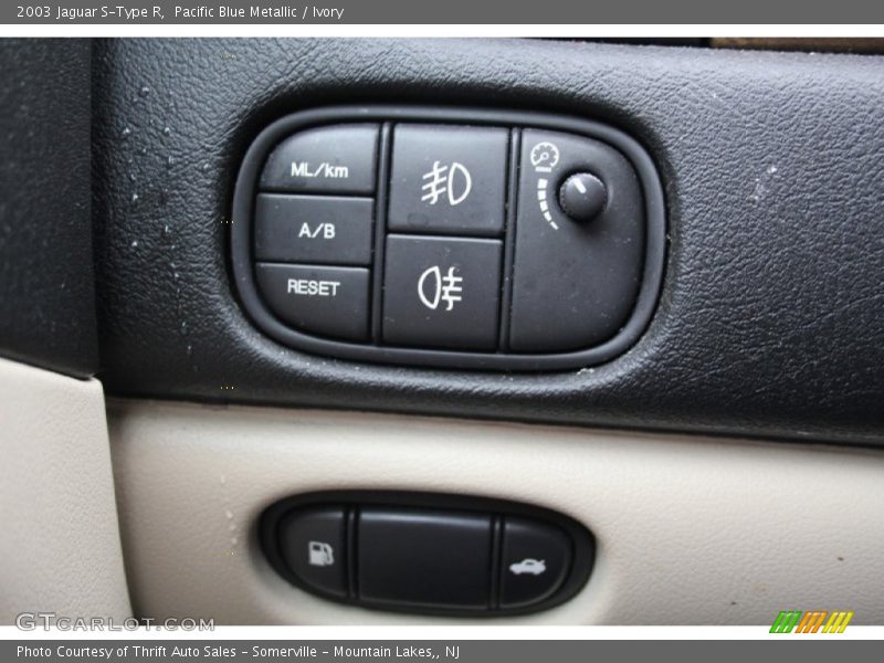 Pacific Blue Metallic / Ivory 2003 Jaguar S-Type R