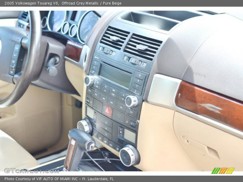Offroad Grey Metallic / Pure Beige 2005 Volkswagen Touareg V6