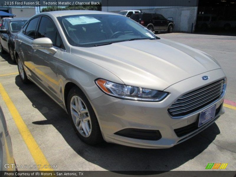 Tectonic Metallic / Charcoal Black 2016 Ford Fusion SE