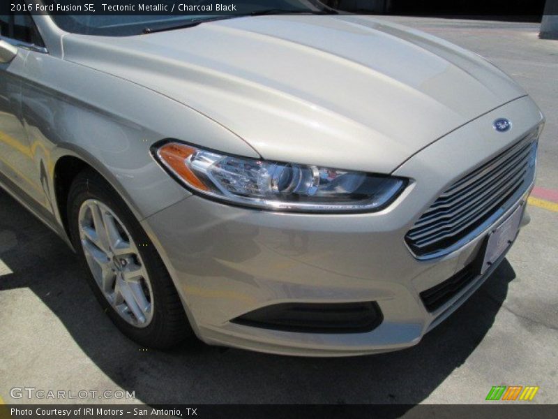 Tectonic Metallic / Charcoal Black 2016 Ford Fusion SE