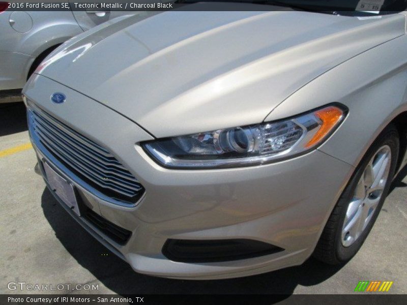 Tectonic Metallic / Charcoal Black 2016 Ford Fusion SE