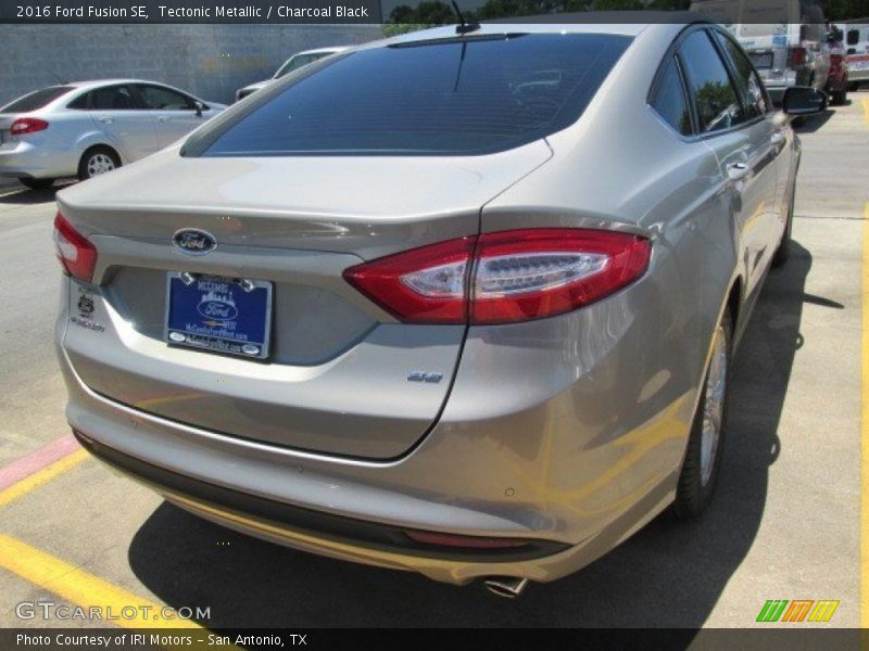 Tectonic Metallic / Charcoal Black 2016 Ford Fusion SE