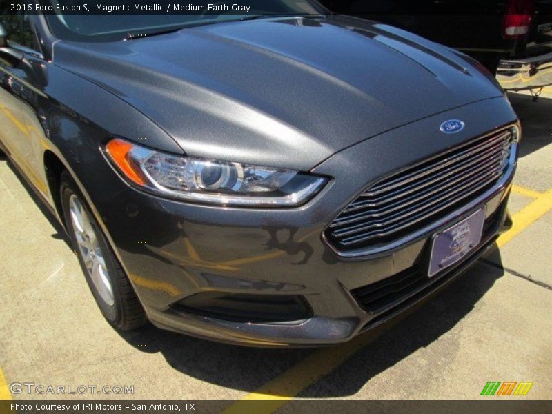 Magnetic Metallic / Medium Earth Gray 2016 Ford Fusion S
