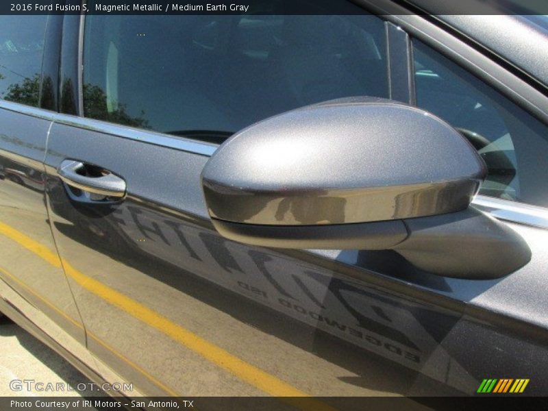 Magnetic Metallic / Medium Earth Gray 2016 Ford Fusion S