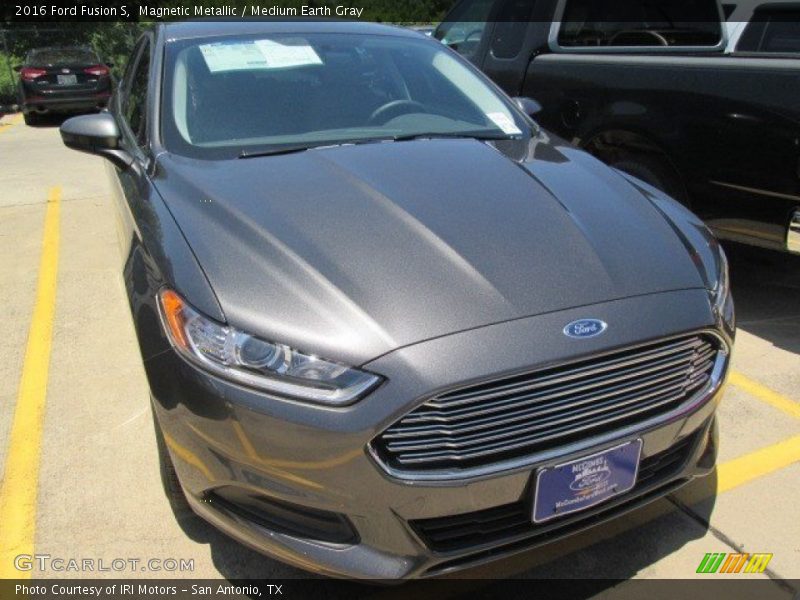 Magnetic Metallic / Medium Earth Gray 2016 Ford Fusion S