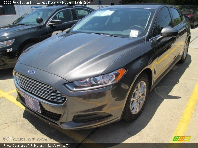 Magnetic Metallic / Medium Earth Gray 2016 Ford Fusion S
