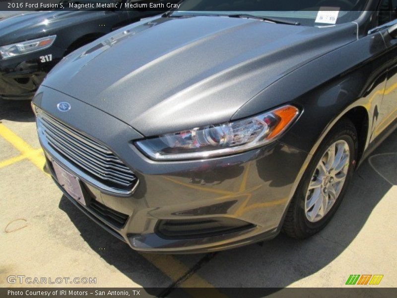 Magnetic Metallic / Medium Earth Gray 2016 Ford Fusion S