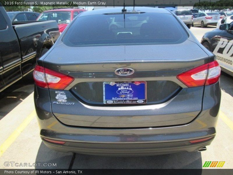 Magnetic Metallic / Medium Earth Gray 2016 Ford Fusion S