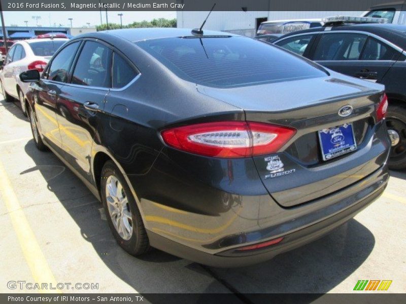 Magnetic Metallic / Medium Earth Gray 2016 Ford Fusion S