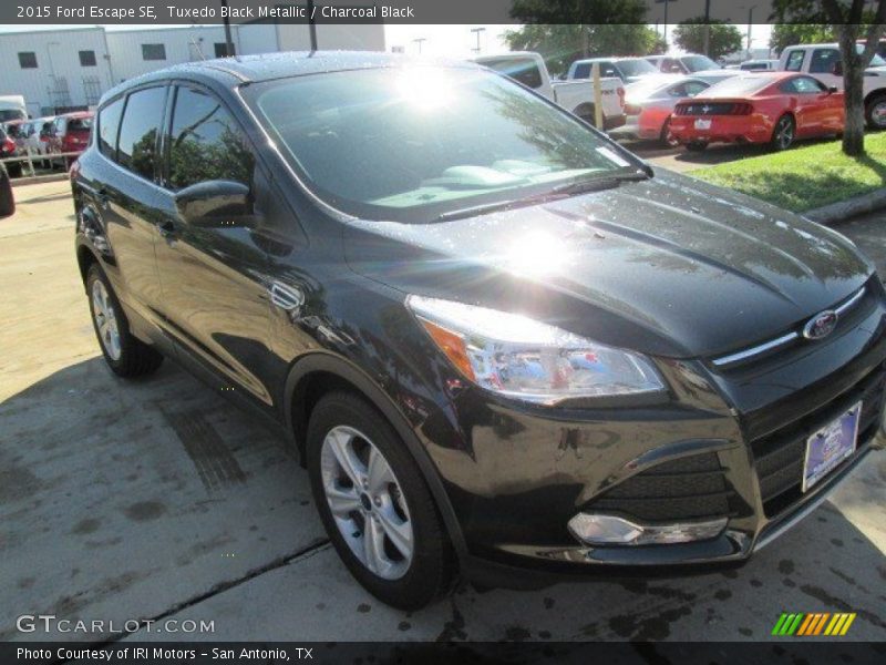 Tuxedo Black Metallic / Charcoal Black 2015 Ford Escape SE