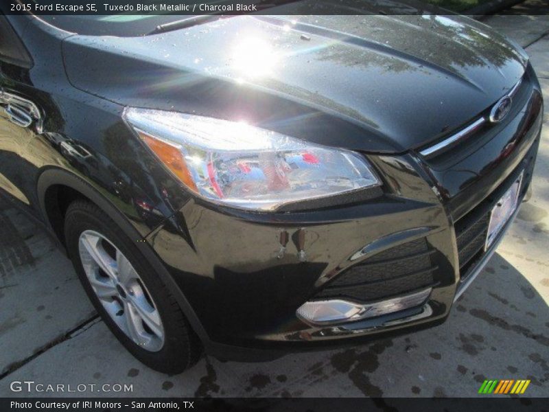 Tuxedo Black Metallic / Charcoal Black 2015 Ford Escape SE