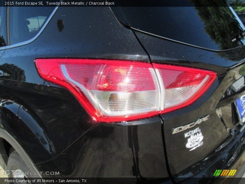 Tuxedo Black Metallic / Charcoal Black 2015 Ford Escape SE