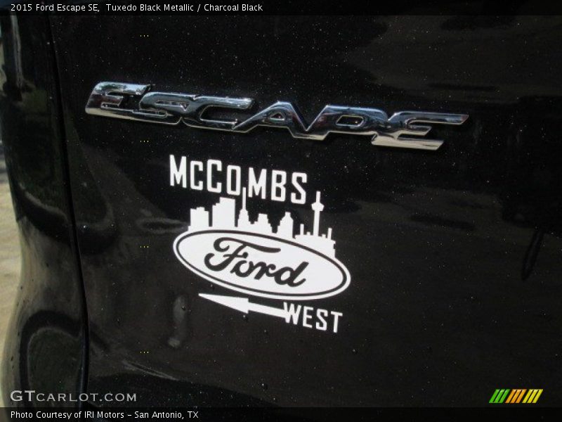 Tuxedo Black Metallic / Charcoal Black 2015 Ford Escape SE